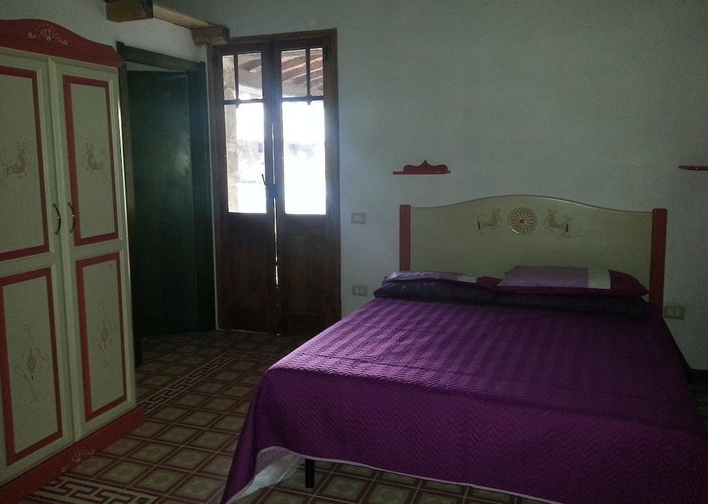 Hotel Sa Domu E Crakeras Oristano Habitación foto